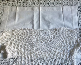 Deux napperons en coton vintage - un circulaire et un oblong