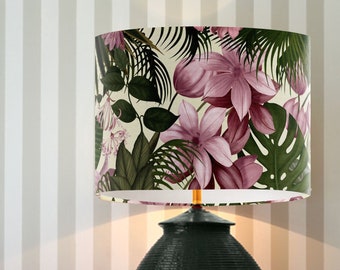 Tropischer Blumen-Trommel-Lampenschirm, Blush-Rosa und Grüner Botanischer Druck