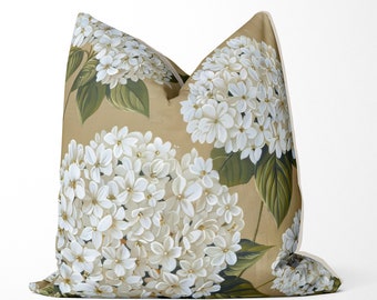 Housse de coussin à imprimé floral de style cottage de campagne blanc d'hortensia, impression faite à la main des deux côtés, coussin de jet de créateur haut de gamme