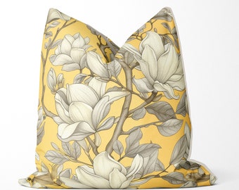 Magnolia sur jaune citron, housse de coussin à imprimé floral de style cottage, imprimé fait main des deux côtés, coussin de designer haut de gamme