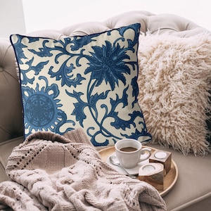Chinese decor, Chinoiserie pillows, blue and white throw pillow, oriental decor, oriental pillow covers, hampton style, asian decor