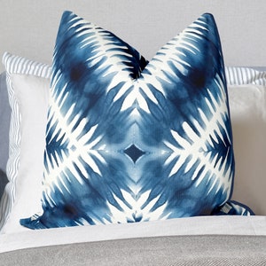 Hamptons Style Pillows, Shibori Style Blue and White pillow cover, coastal scatter cushion cover, Beach House Decor, Coastal Home - SEGUNDA
