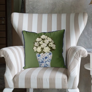 Chinoiserie pillow covers Floral sofa pillow Green decorative pillow Oriental cushion cover Asian scatter pillow Magnolia white Crane garden