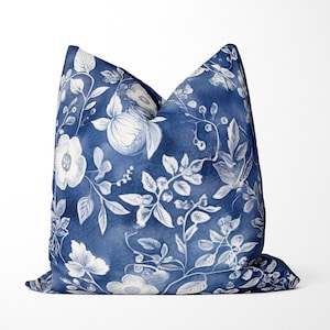 Funda de almohada floral azul y blanca, cojines florales Hamptons, funda de cojín Grandmillennial toss, cojín de dispersión azul francés moderno MATINA