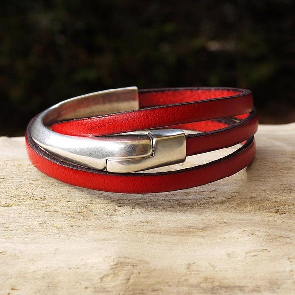 Bracelet cuir femme,bracelet cuir artisanal femme,bracelet cuir rouge fermoir demi-jonc aimant argent