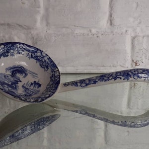 Rare Antique Pearlware Blue + White Transfer Print 7&quot; Sauce Ladle Fountain Pattern c.1840