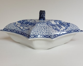 RARO Antico GRANDE 13,5" Blue & White Chinoiserie Pearlware Lion Lidded Zuppiera c1900