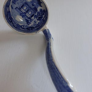 Fantastic Antique Victorian Small 7&quot; Sauce Ladle &quot;Willow&quot; Pattern c1850- 1900