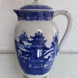 Charming Adderley Ware &quot;Old Willow&quot; Pattern Lidded Coffee- Tea Pot c1940