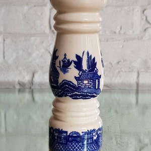 Vintage Lovely &quot;Old Willow&quot; Pattern Pepper Shaker! 6&quot; Tall