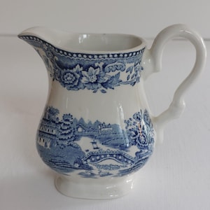 Myott Staffordshire &quot;Tonquin&quot; Pattern Milk Jug- Creamer c1982