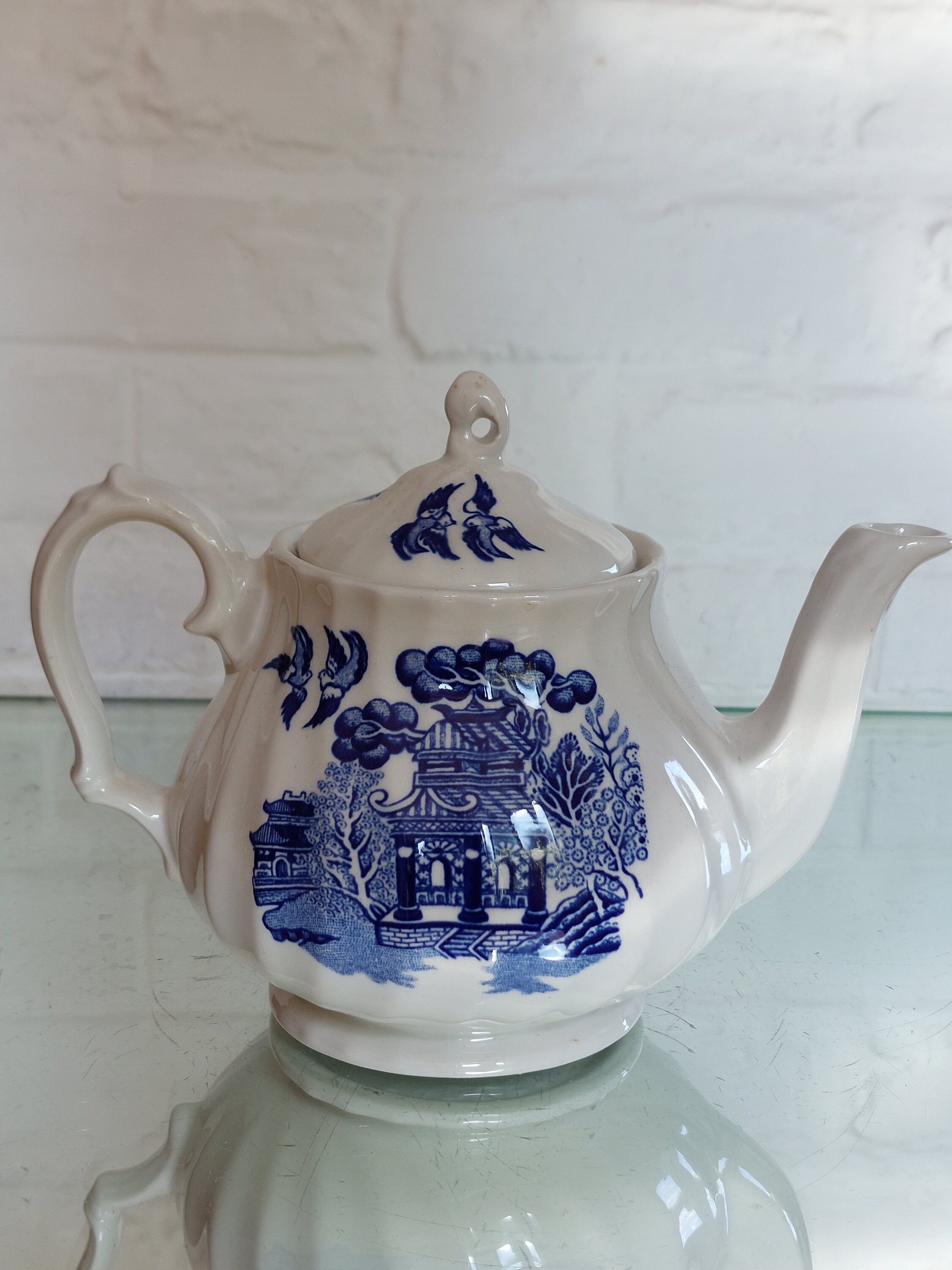 Vintage Mid Century 1950's Sadler England Blue Willow Teapot town