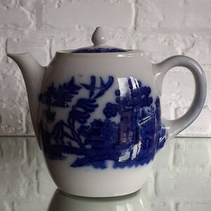 Royal Doulton Antique Blue Willow Pattern 7&quot; Teapot c1840- 1900