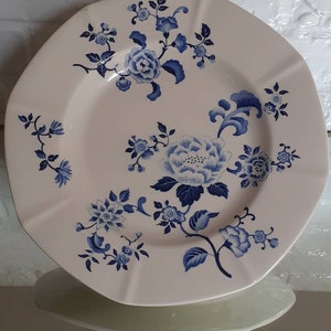 Wedgwood of Etruria & Barlaston Porcelain Footed 9" Cake Plate c1990