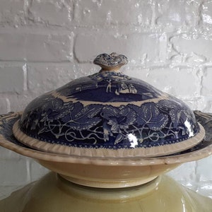Mason&#39;s Vista Pattern Blue + White LARGE 11.5&quot; Lidded Dish