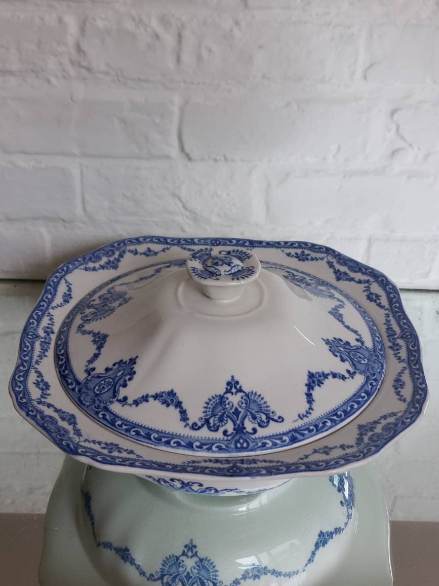 rare grande soupière de service antique bleu et blanc 9, 5 pouces motif "bijou c.1837-1900