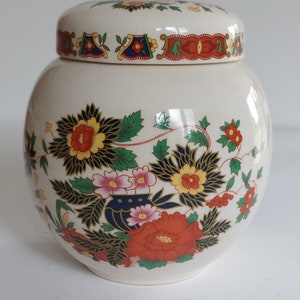 Beautiful &quot;Sadler England&quot; Floral Pattern Lidded Ginger Jar!