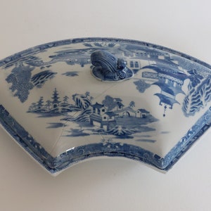 Rare Antique &quot;Mason&#39;s&quot; Willow Pattern LARGE Lidded Serving Tureen- Dish- Repaired Lid c1920