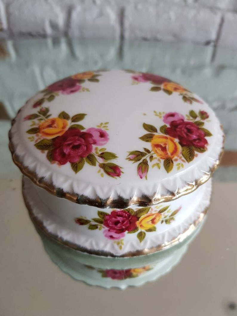 Fine Bone China! Vintage Cottage Rose Trinket Round Box /& Lid