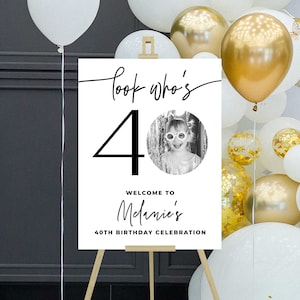 Mira quién es el cartel de bienvenida de 40 años, tablero de espuma de 40 cumpleaños con imagen, póster de bienvenida con fotografía moderna