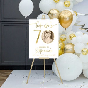 Cartel cumpleaños 70, Mira quién tiene 70, cartel de bienvenida, para él o ella, para hombre, para mujer, elegante, personalizado, decoraciones color dorado
