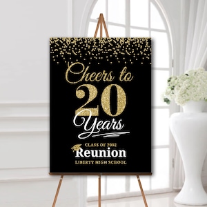 Puede incluir: Un cartel negro y dorado con el texto "Cheers to 20 Years Class of 2002 Reunion Liberty High School" con confeti de purpurina dorada.