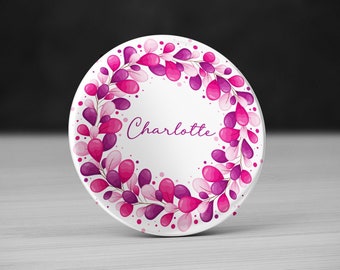 Badge Corona di fiori viola rosa personalizzabile con nome. Distintivo battesimale. Distintivo di nozze. Badge personalizzato, specchio o magnete