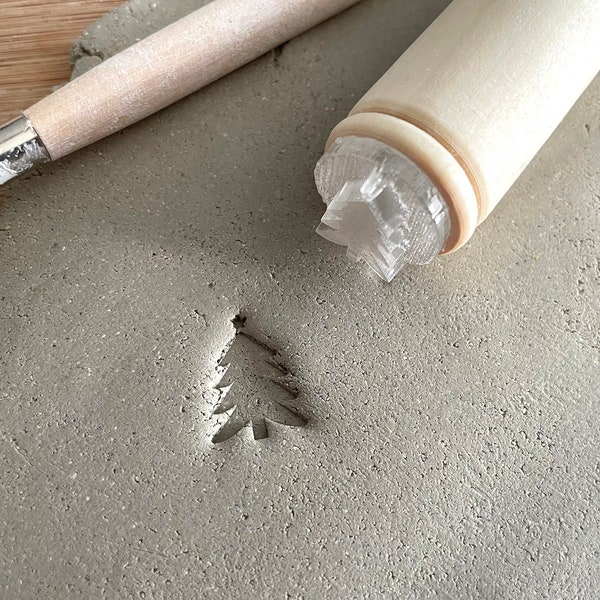 Weihnachtsbaum-Keramikstempel. Weihnachtsbaum-Acrylstempel. Keramikstempel, Weihnachtsstempel. Weihnachts-Töpferstempel.