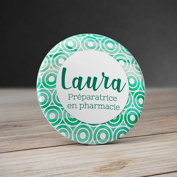 Badge Pharmacie personnalisé avec prénom et fonction fonction. Badge vert personnalisé avec le prénom de son choix.