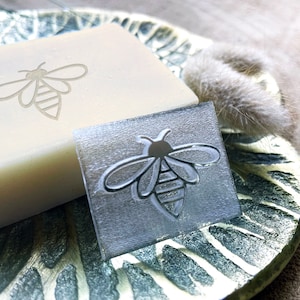 Tampon pour savon Abeille. Tampon acrylique Abeille. Timbre pour savon SAF, Tampon Abeille. Bee Soap Stamp. Acrylic Soap stamp