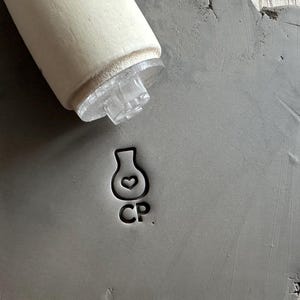Tampon vase et initiales  pour poterie. Tampon acrylique signature. Timbre pour céramique, Tampon signature. Signature pottery Stamp.