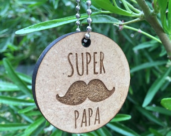 Porte-clé Super Papa Moustache en Bois - Porte-clé gravé en bois - Porte clé fête des pères - Bonne fête papa. Porte-clé gravure laser