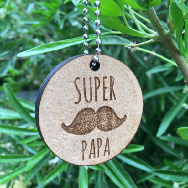 Porte-clé Super Papa Moustache en Bois - Porte-clé gravé en bois - Porte clé fête des pères - Bonne fête papa. Porte-clé gravure laser