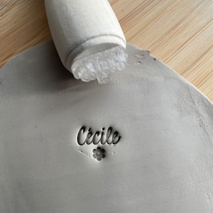 Timbro firma floreale per ceramica. Timbro acrilico firmato. Timbro per ceramica, Timbro firma. Timbro in ceramica con firma.
