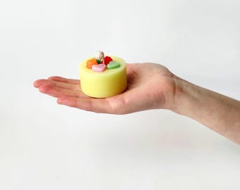 Almond & Honey Soy Candle – Sweet Scented Decorative Candle – Handmade Gift – Aesthetic Home Decor – Colorful Unique Candle