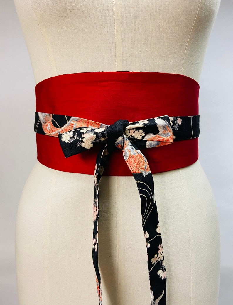 Ceinture Obi réversible et réglable en coton imprimé japonais motif Koï /Carpe et cerisier fond noir et uni rouge ou noir taille haute image 4