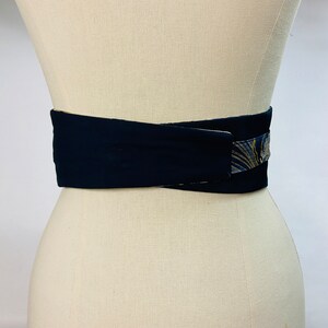 Ceinture Obi réversible et réglable en coton imprimé japonais motif vague fond bleu marine et uni bleu marine taille haute zdjęcie 5