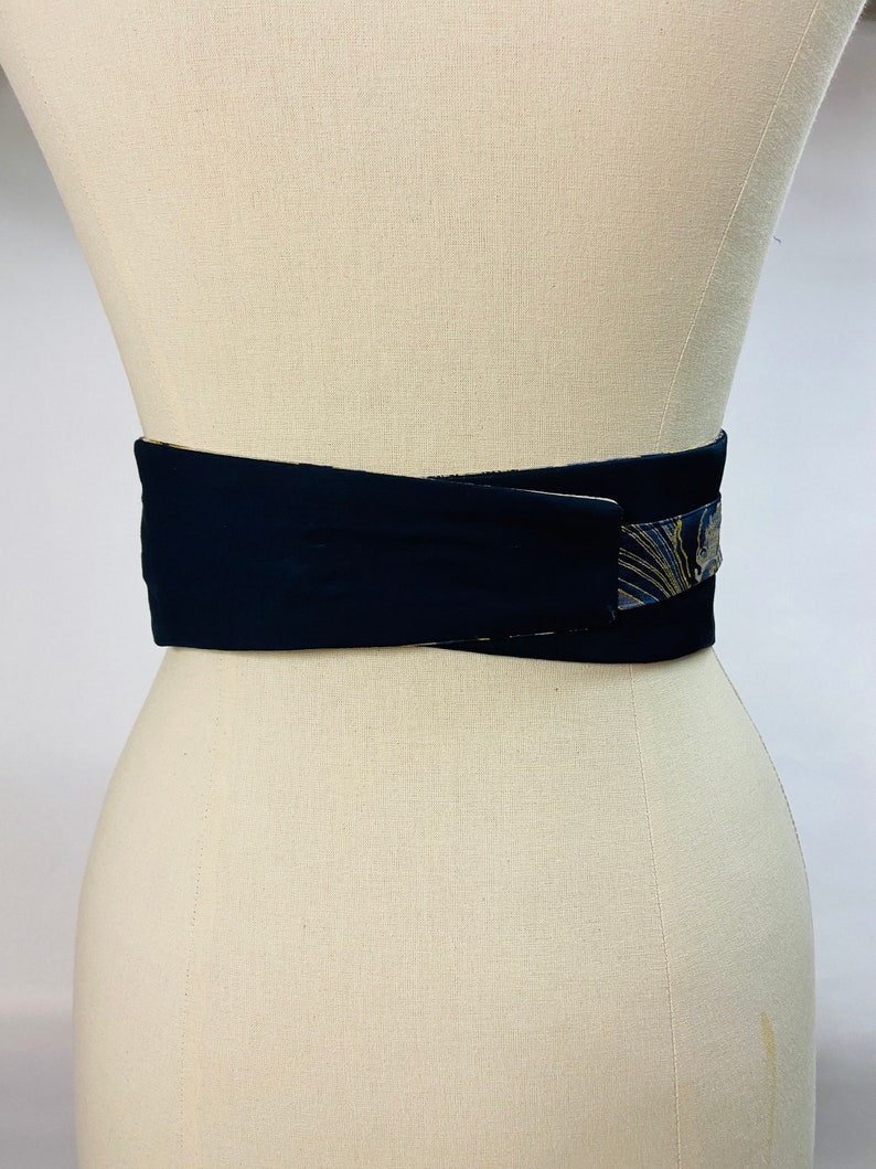 Ceinture Obi réversible et réglable en coton imprimé japonais motif vague fond bleu marine et uni bleu marine taille haute zdjęcie 5