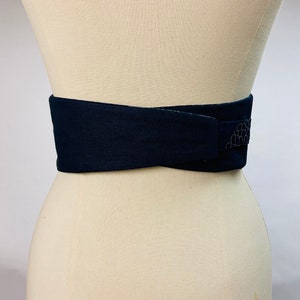 Ceinture Obi réversible et réglable en coton imprimé japonais motif chrysanthème fond bleu marine et uni bleu marine taille haute image 5