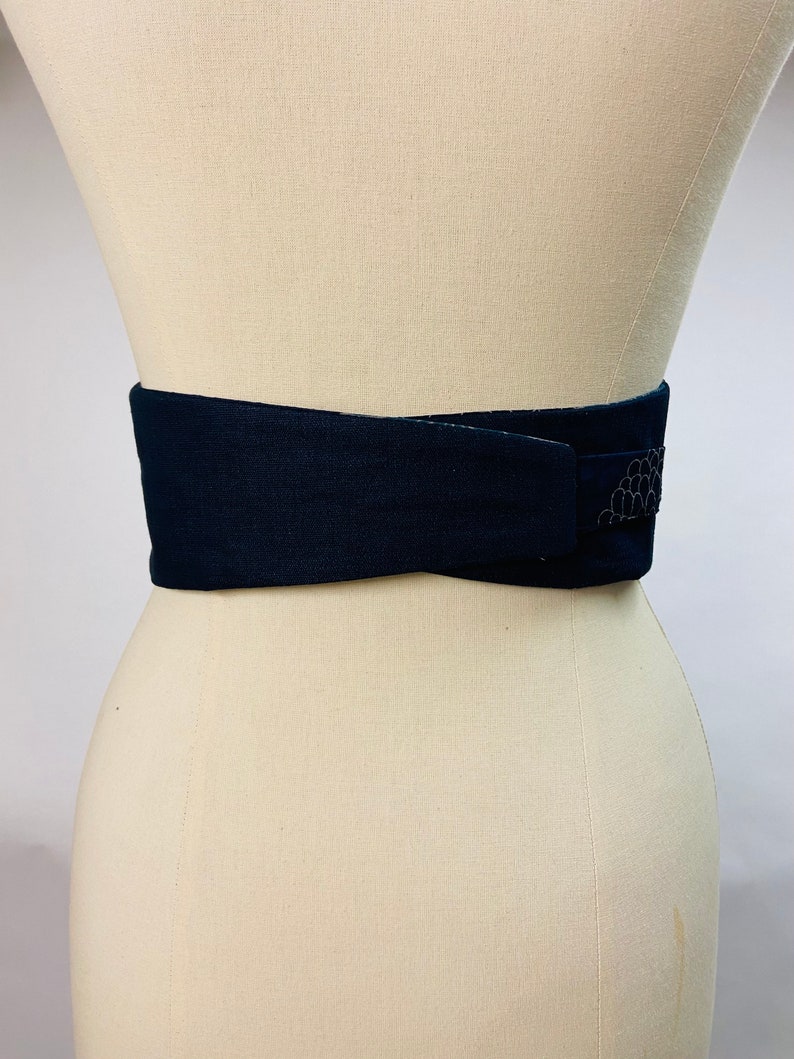 Ceinture Obi réversible et réglable en coton imprimé japonais motif chrysanthème fond bleu marine et uni bleu marine taille haute image 5