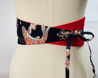 Ceinture réversible coton imprimé japonais motif carpe et cerisier fond noir et coton rouge pour femme taille haute