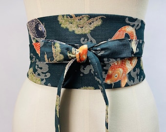 Ceinture Obi réversible et réglable en coton imprimé japonais motif Koï /Carpe  fond vert et uni vert, moutard ou noir taille haute