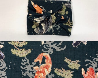 Furoshiki en algodón japonés estampado carpa/KoÏ en dos colores fondo verde en varios tamaños