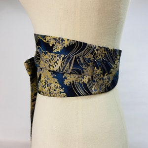 Ceinture Obi réversible et réglable en coton imprimé japonais motif vague fond bleu marine et uni bleu marine taille haute zdjęcie 2