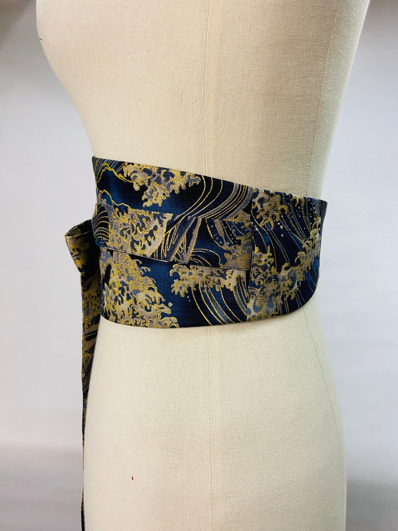 Ceinture Obi réversible et réglable en coton imprimé japonais motif vague fond bleu marine et uni bleu marine taille haute zdjęcie 2