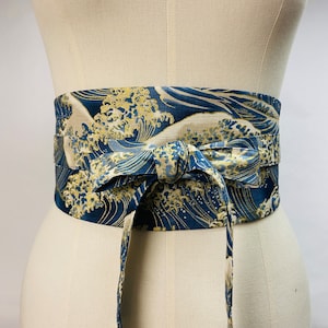 Reversible and adjustable Obi belt in Japanese printed cotton, wave pattern, blue background with plain blue. Tall