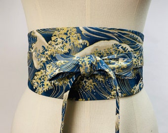 Ceinture Obi réversible et réglable en coton imprimé japonais motif vague  fond bleu avec uni bleu. Taille haute