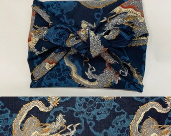Furoshiki de algodón estampado japonés con estampado de dragones y fondo azul marino, varias tallas