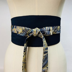 Ceinture Obi réversible et réglable en coton imprimé japonais motif vague fond bleu marine et uni bleu marine taille haute zdjęcie 4