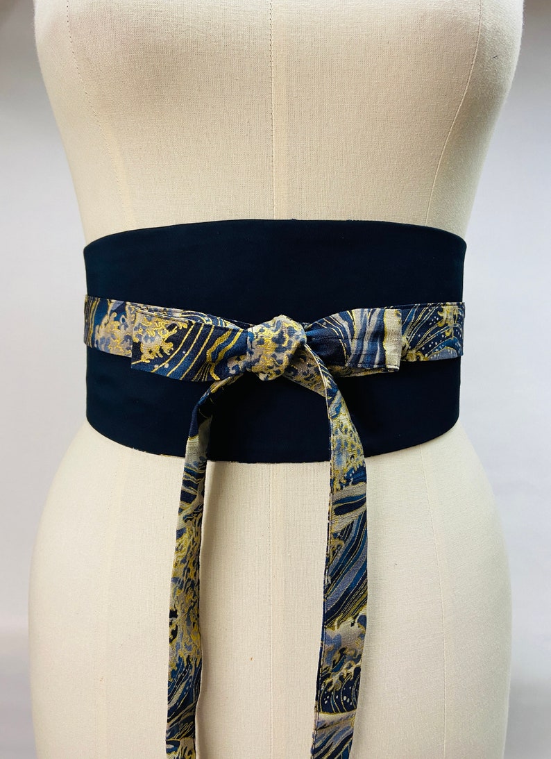 Ceinture Obi réversible et réglable en coton imprimé japonais motif vague fond bleu marine et uni bleu marine taille haute zdjęcie 4